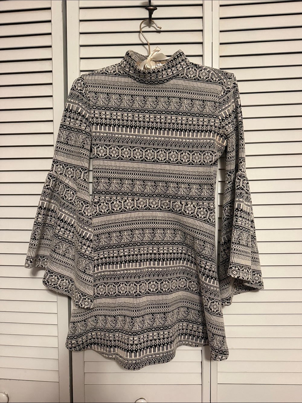 Octavia Black & White Geometric Bell Sleeve Tunic